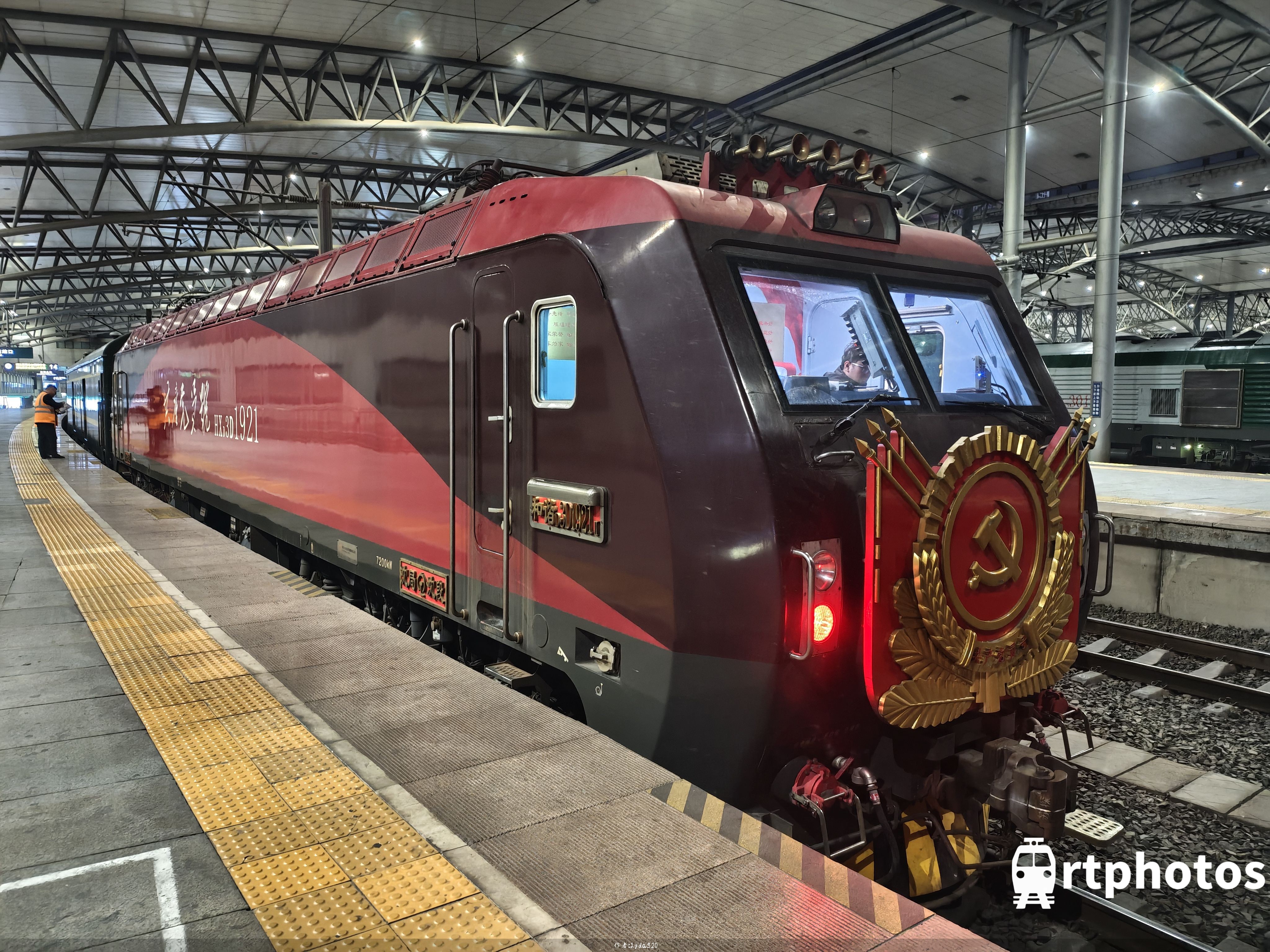 铁路摄影作品 - 共产党员号