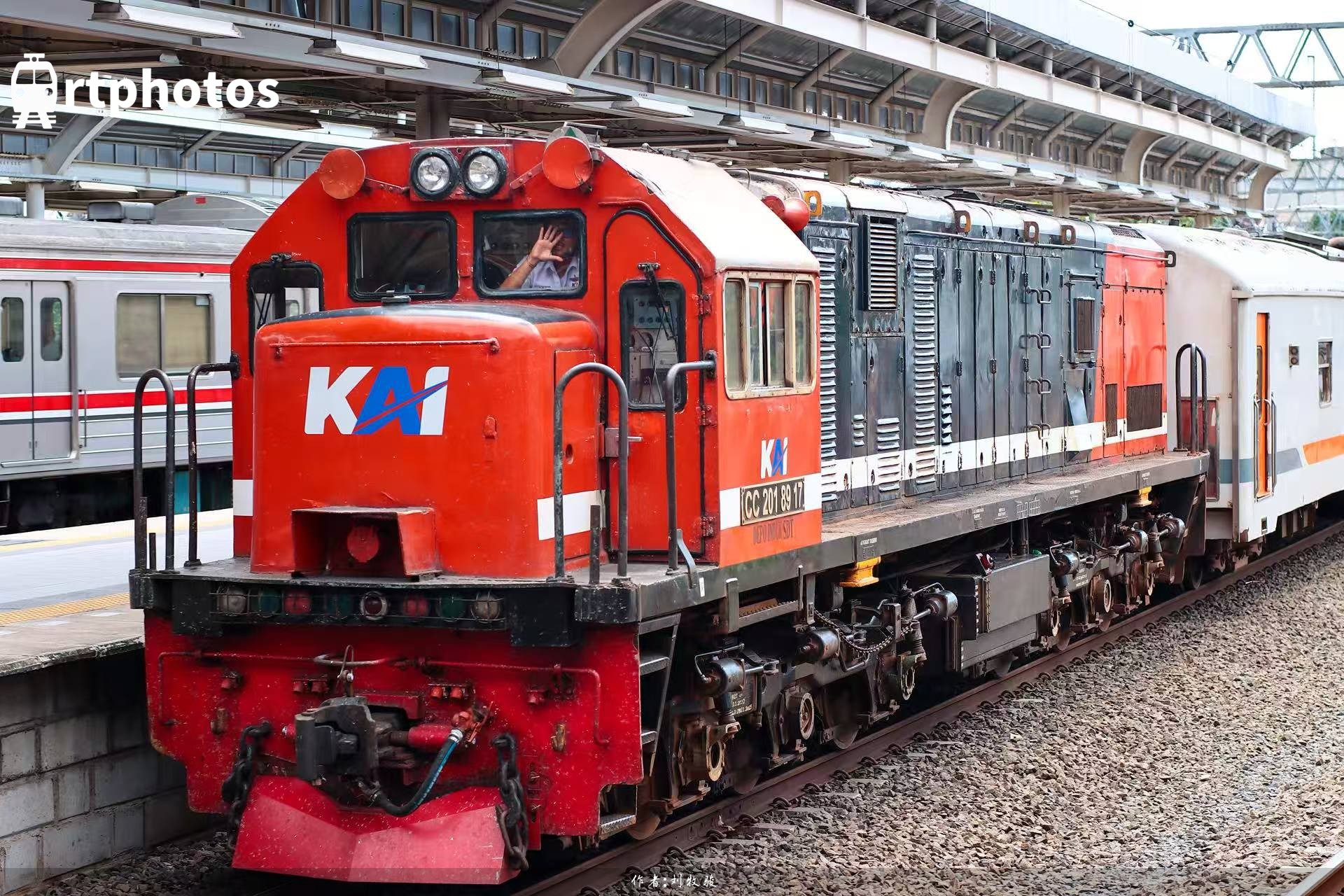 rtphotos-招手的彩绘