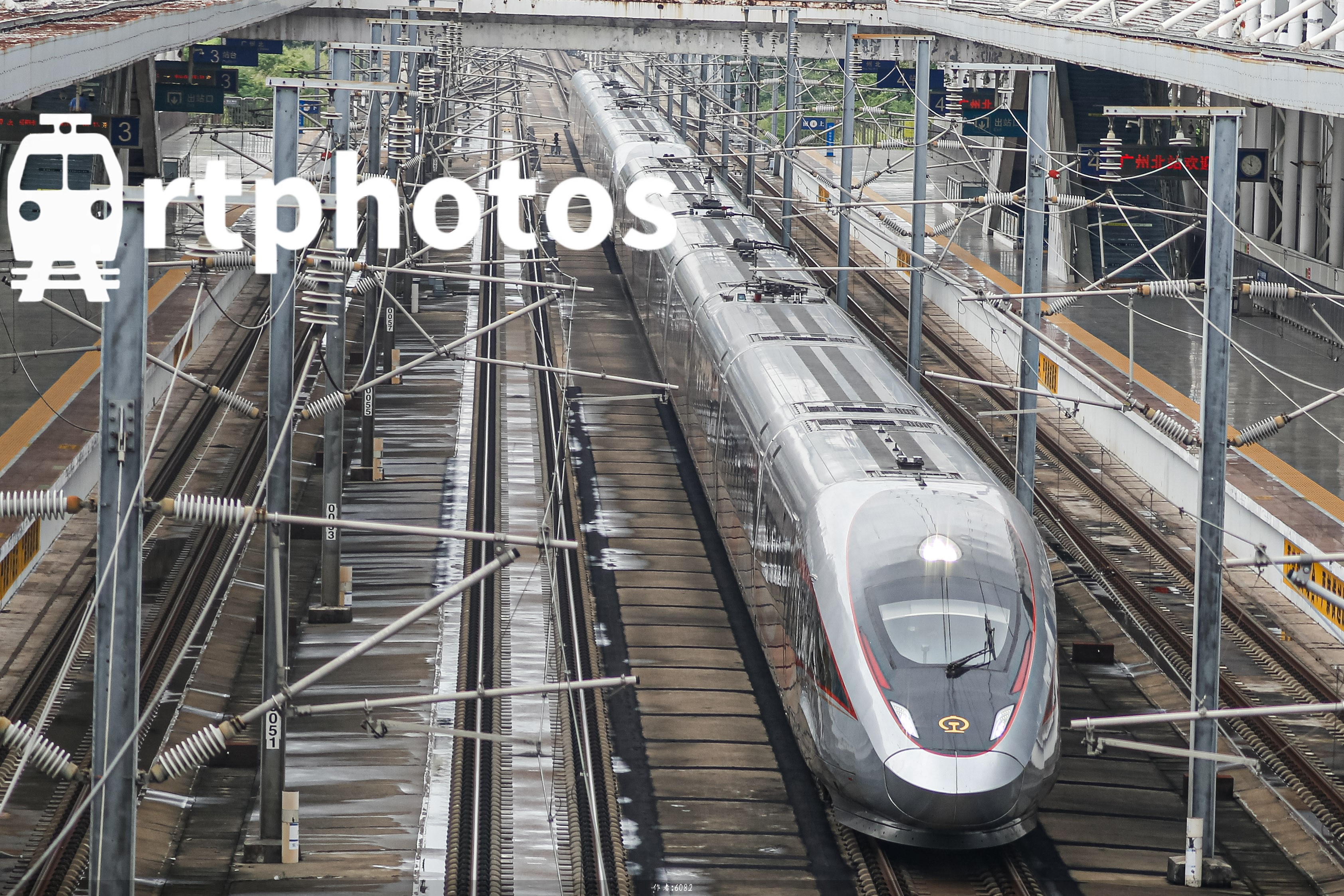 铁路摄影作品 - CR400BF雨后停靠