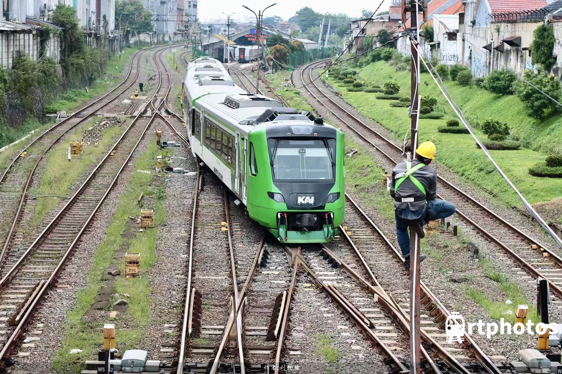 rtphotos-修路队和垃圾桶同框