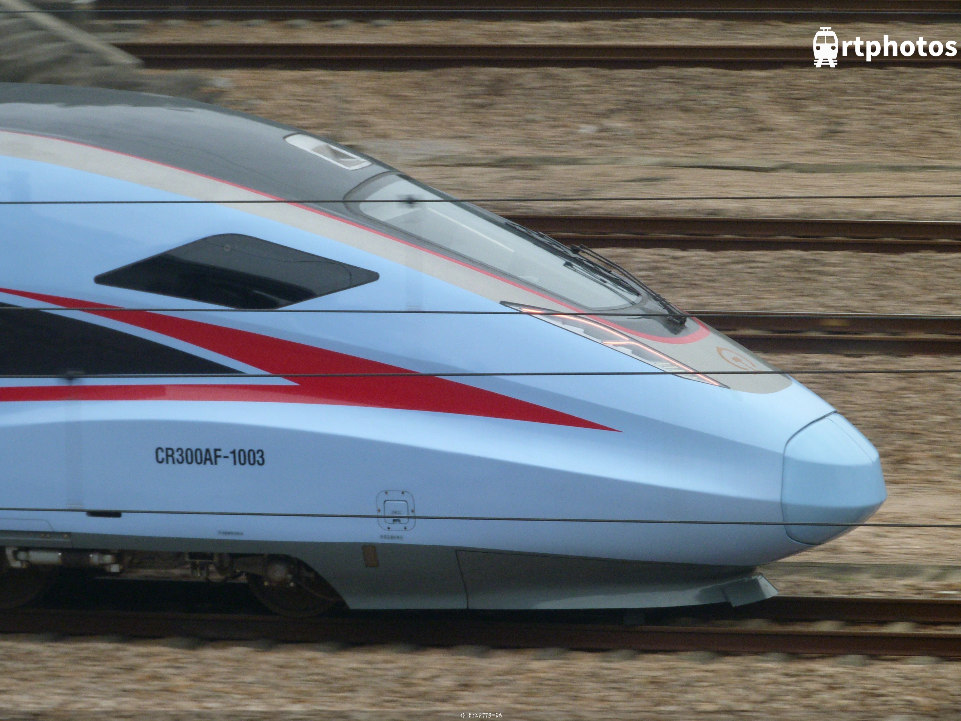 铁路摄影作品 - 蓝妹妹余光下进深圳北站