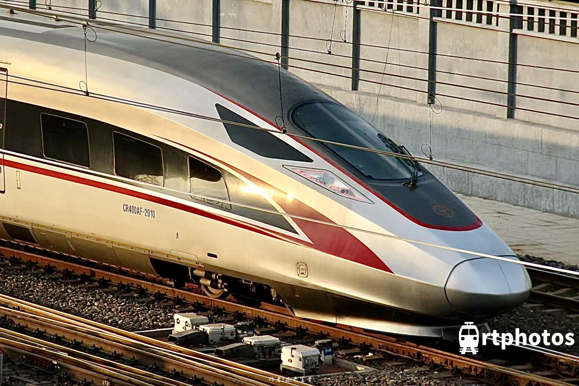 rtphotos-夕阳西下的复兴号
