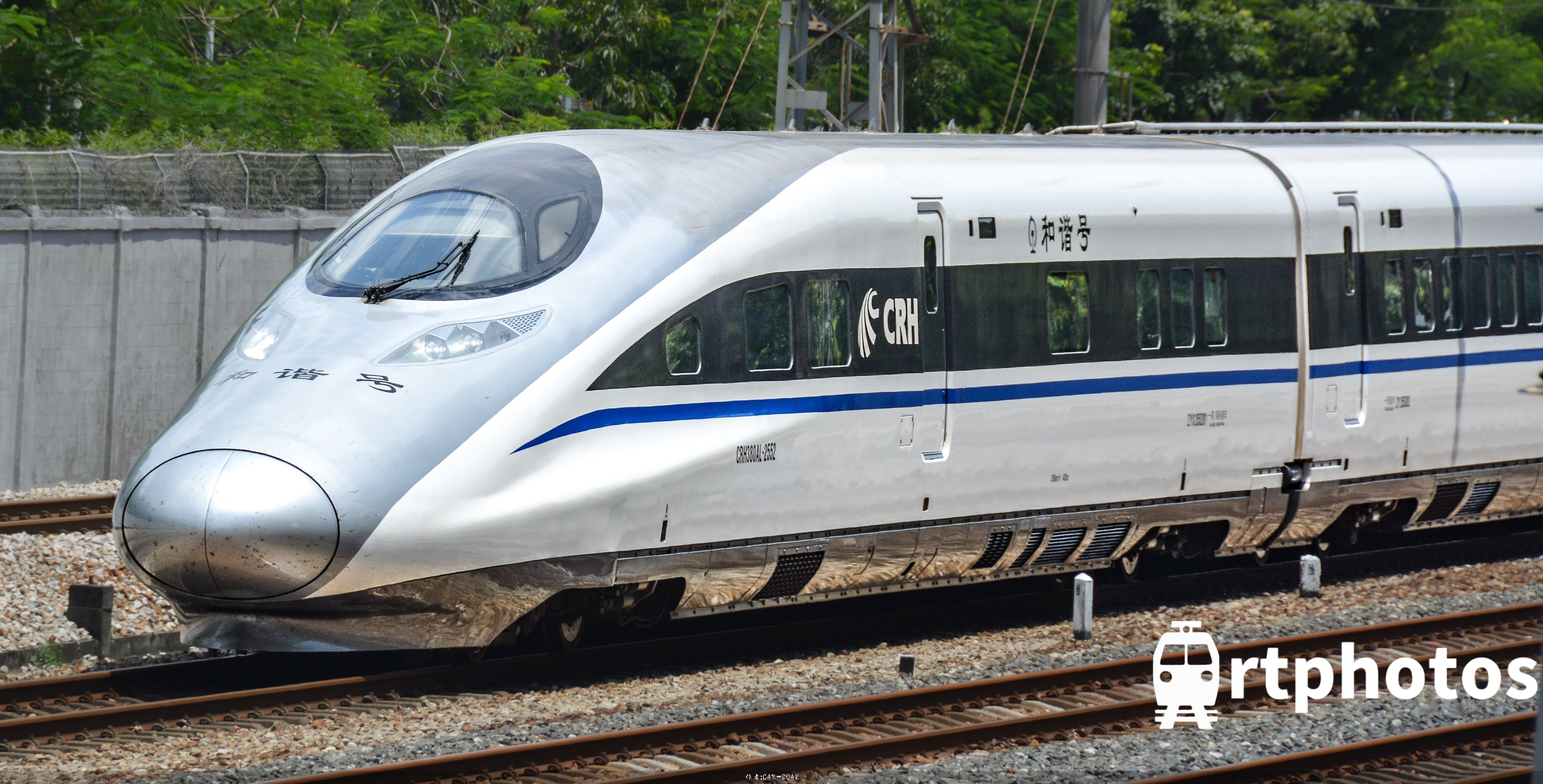 正在进站的380AL