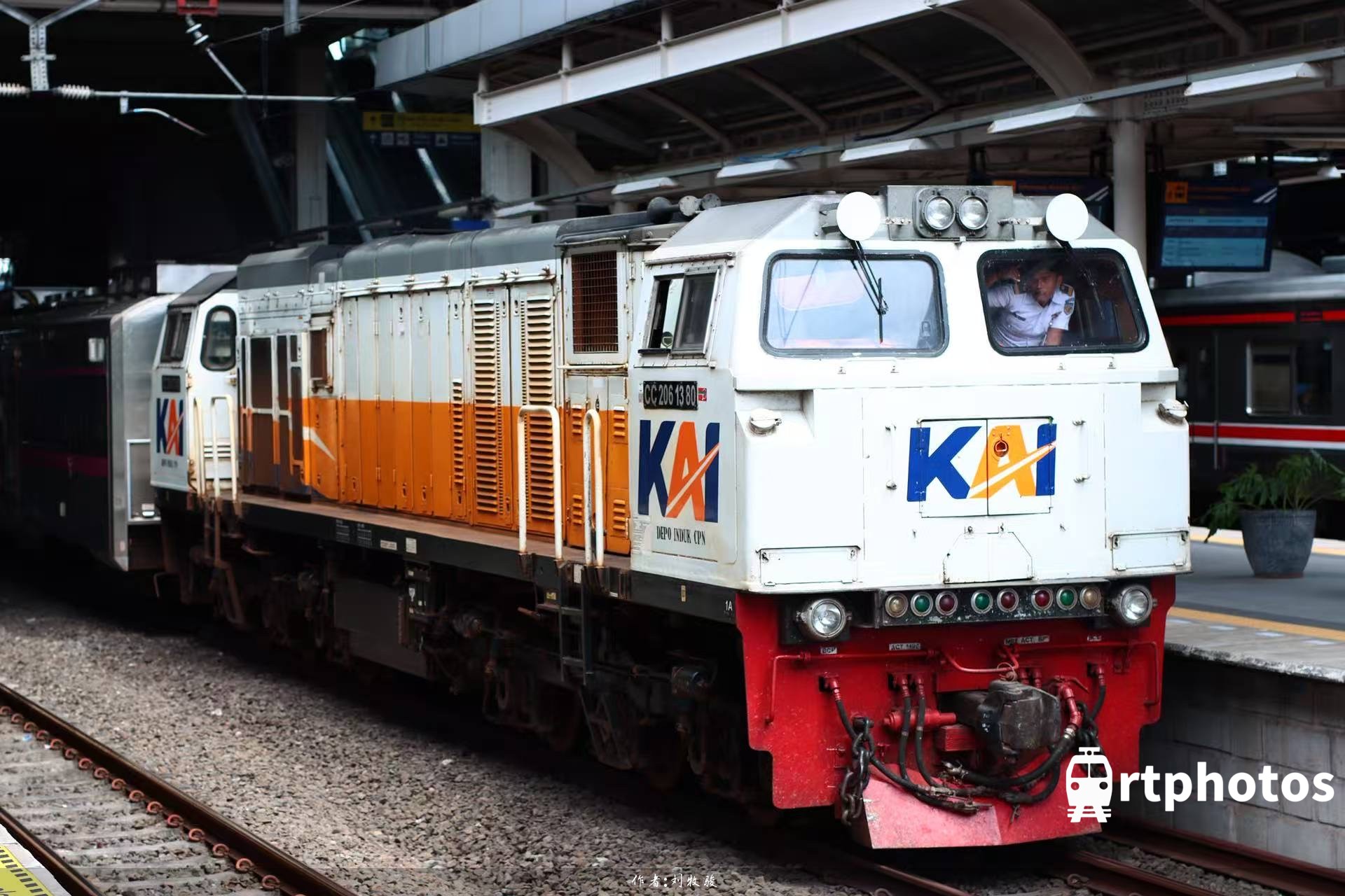 rtphotos-撅着开车