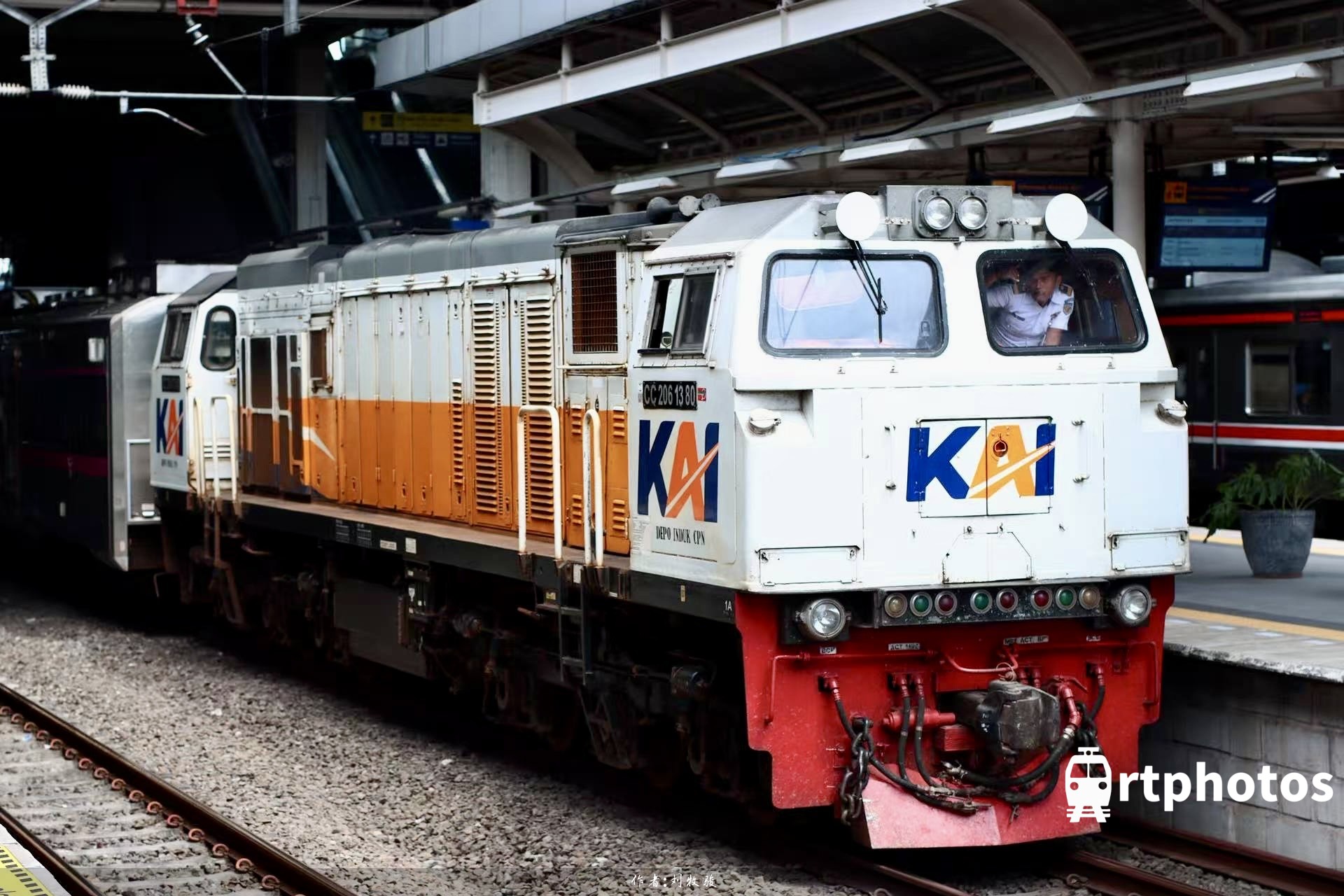 rtphotos-撅着开车