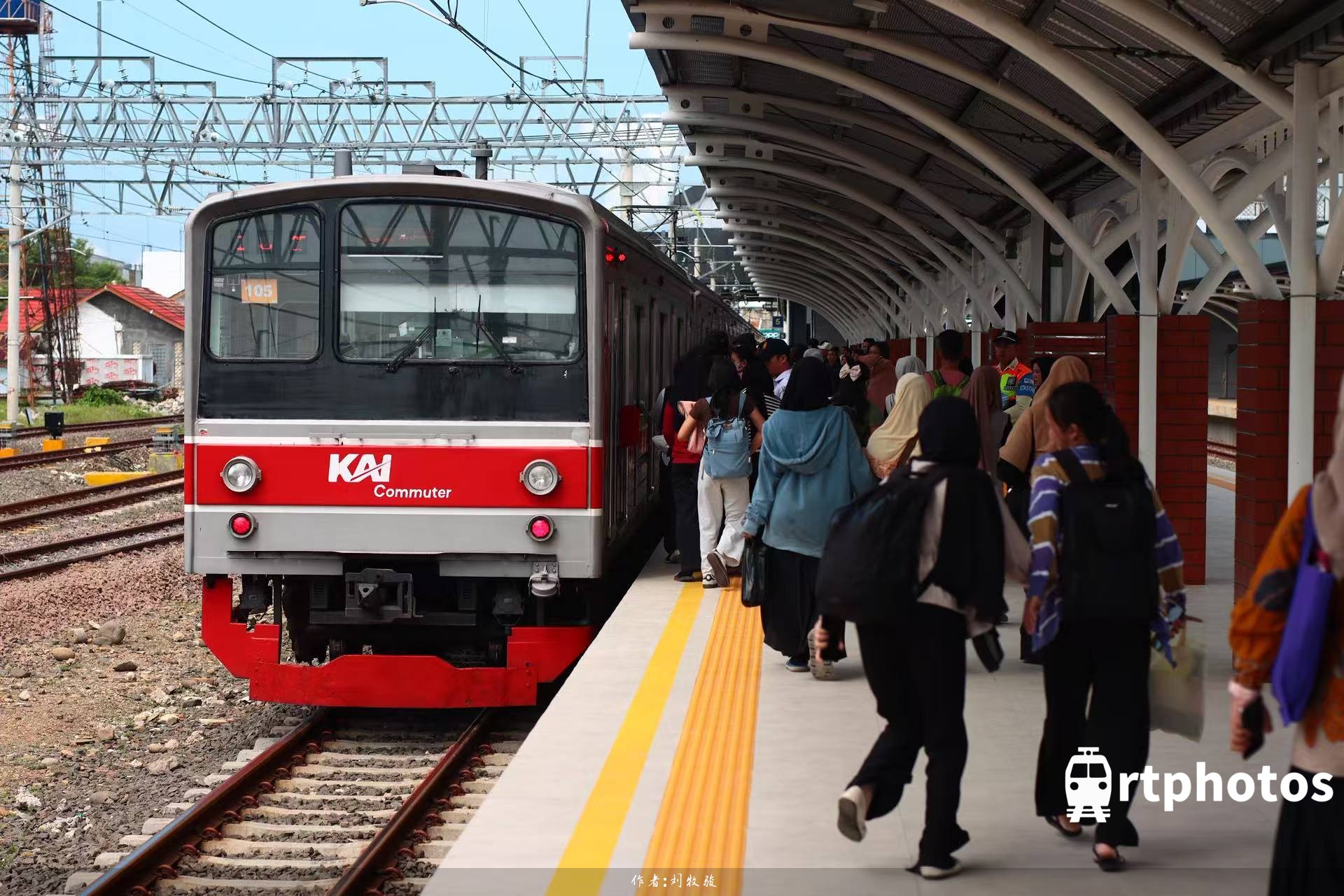 rtphotos-新站台上的老列车