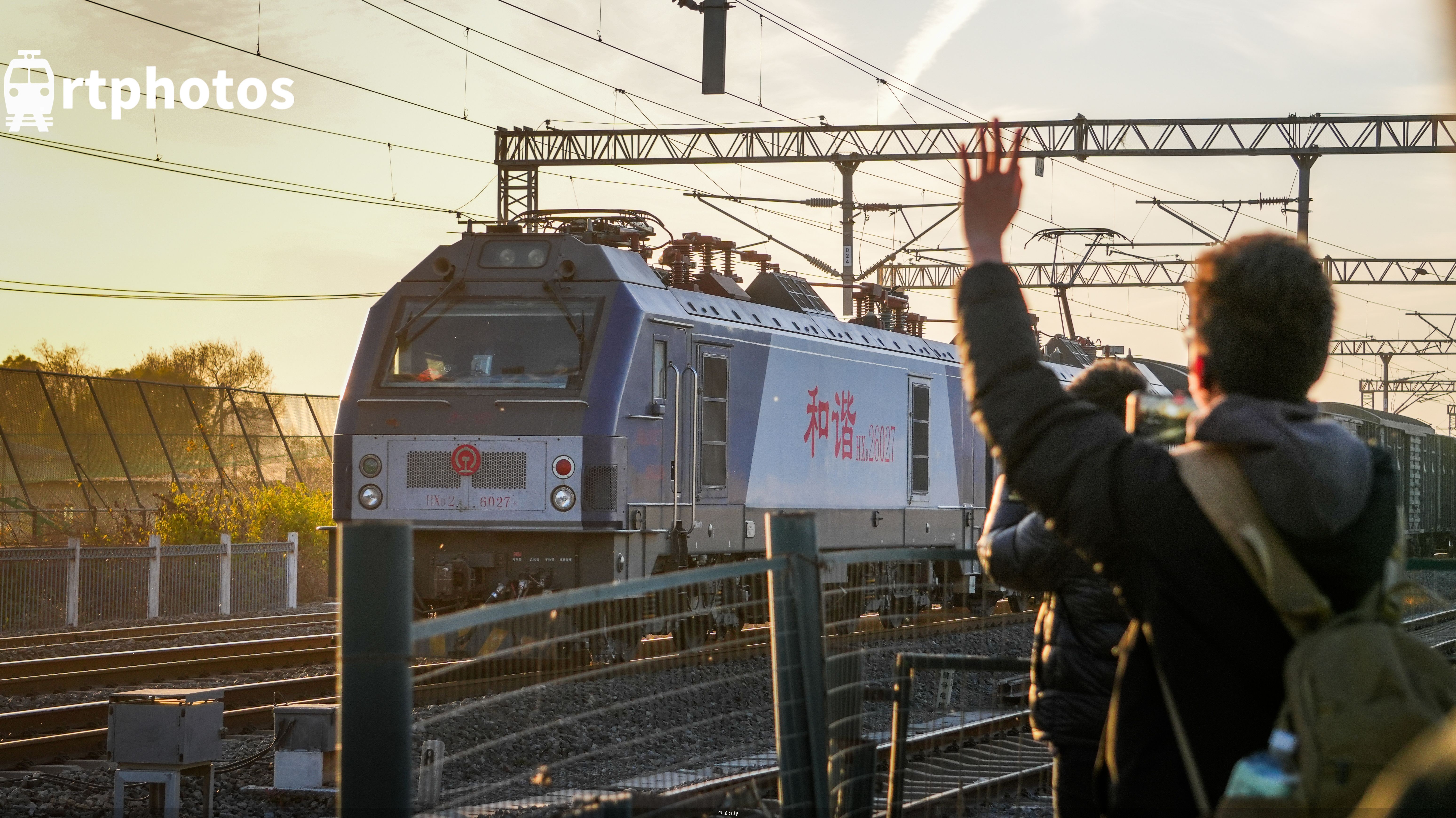 铁路摄影作品 - 夕阳下的和谐号