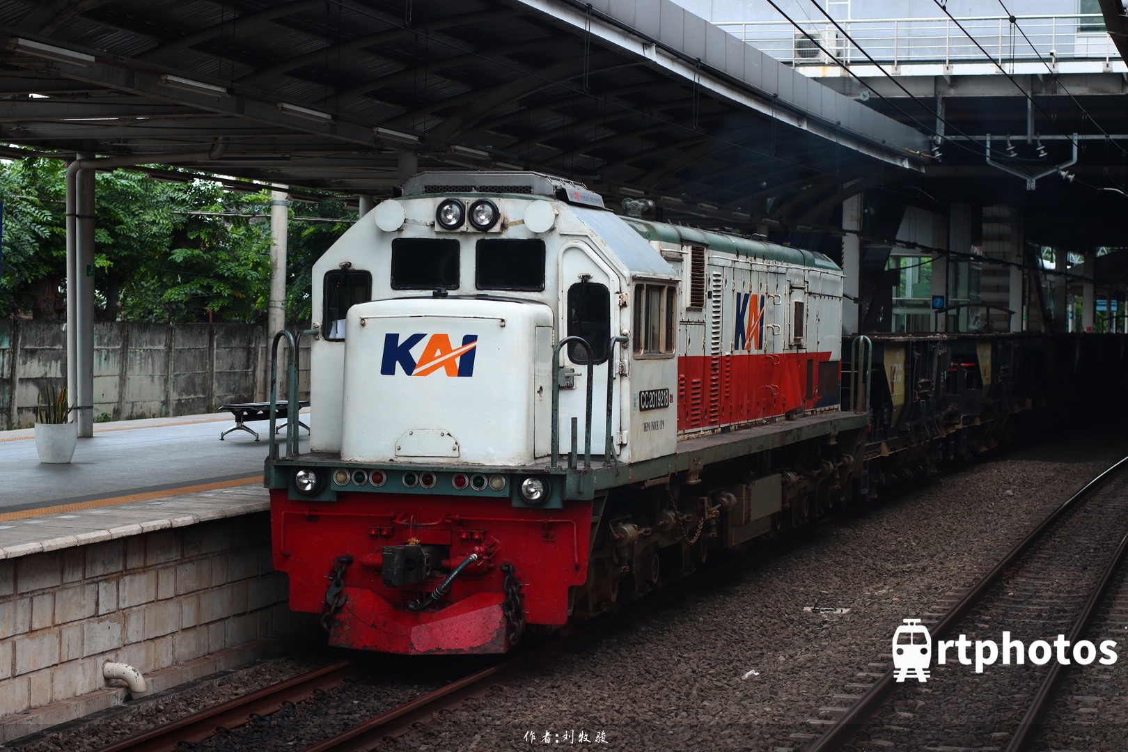 最新铁路摄影 - 稀有的漏斗车