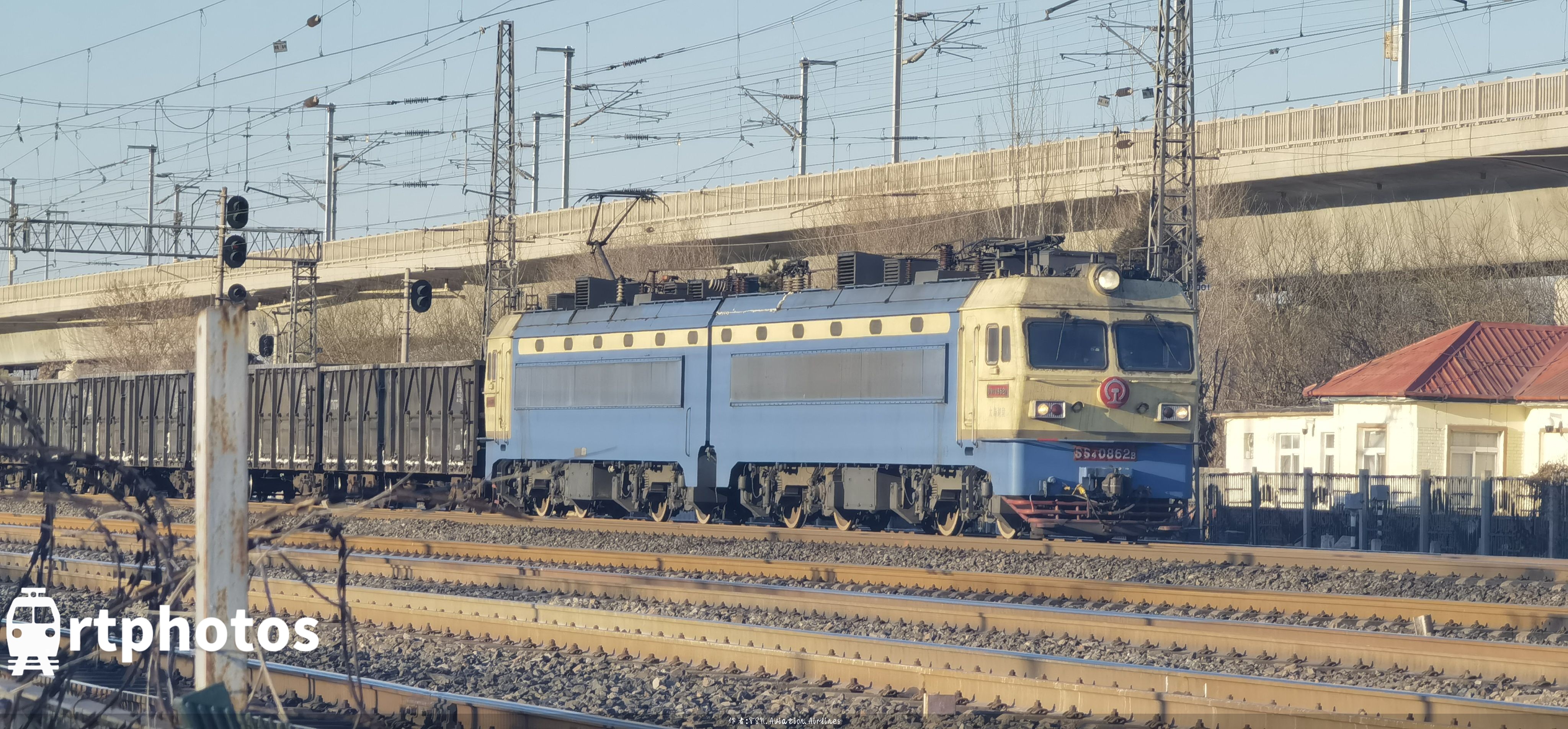 铁路摄影作品 - 驰骋在京沪线上的韶山4B